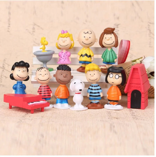 Peanuts Snoopy &amp; Friends Mini Figures – Perfect for Cake Toppers and Collectors
