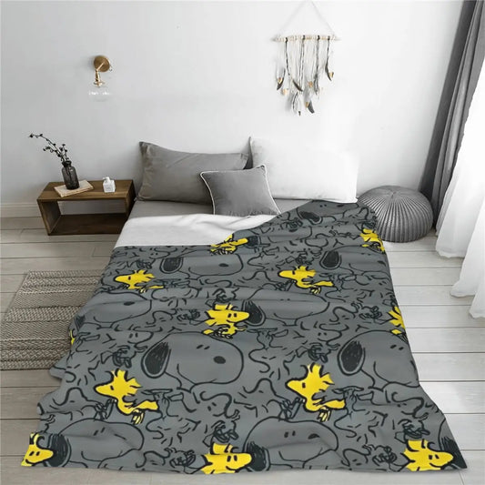 Cozy Peanuts Snoopy &amp; Woodstock Coral Fleece Blanket – Perfect for All Seasons